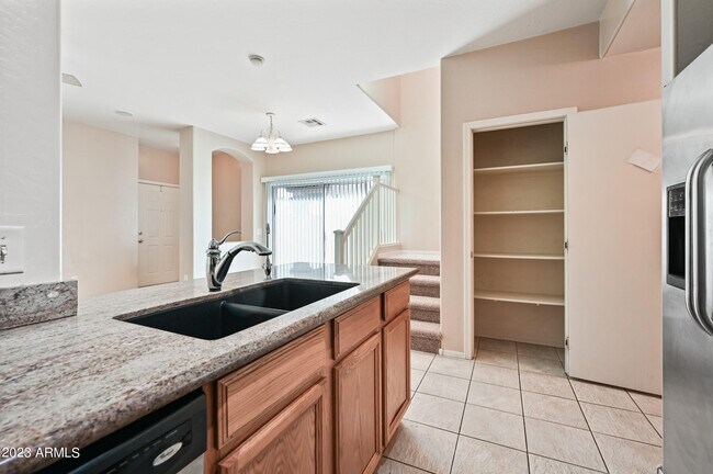 Building Photo - 1559 S Longspur Ln