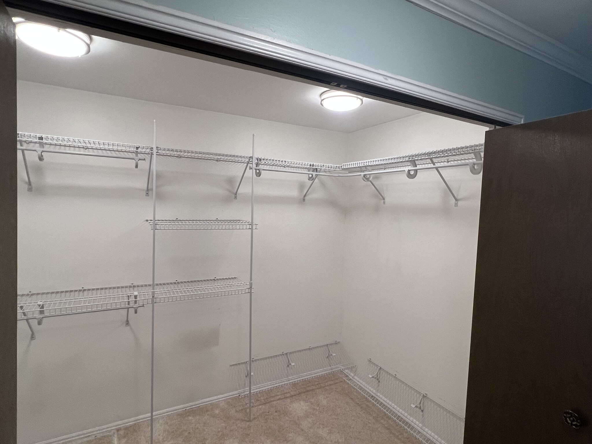 Building Photo - 572 Coeur de Royale Dr