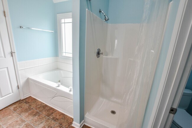 Building Photo - Pet Friendly Near i24!