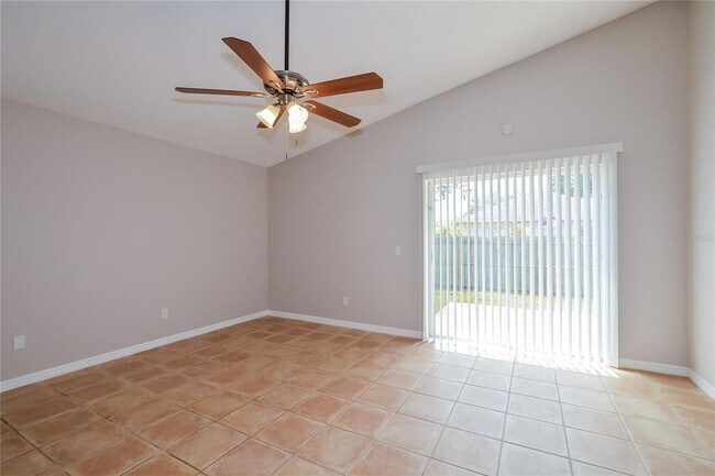Building Photo - 528 Finch Ct