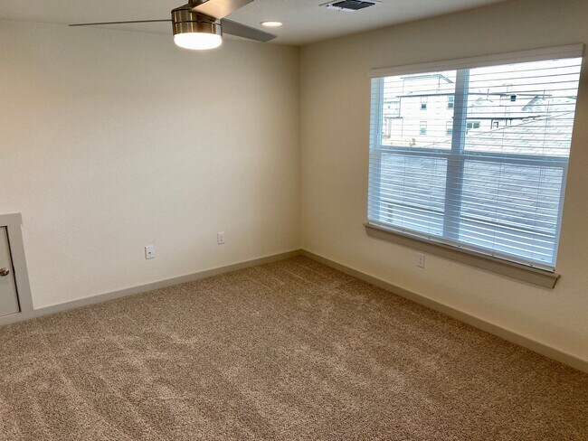 Building Photo - Beautiful 3bed/2.5bath in Northeast Austin!!
