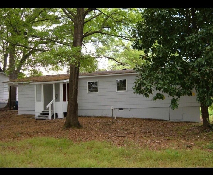 Building Photo - 1005 Maxham Rd