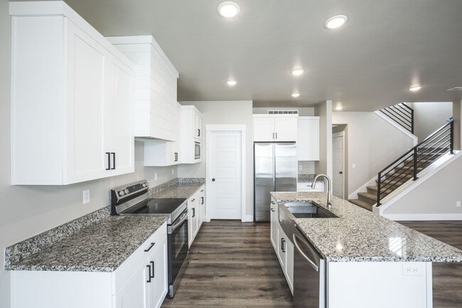 Building Photo - MODERN 4 BED 3 BATH TOWNHOME IN SUGAR CITY