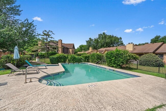 Building Photo - 1601 Faro Dr