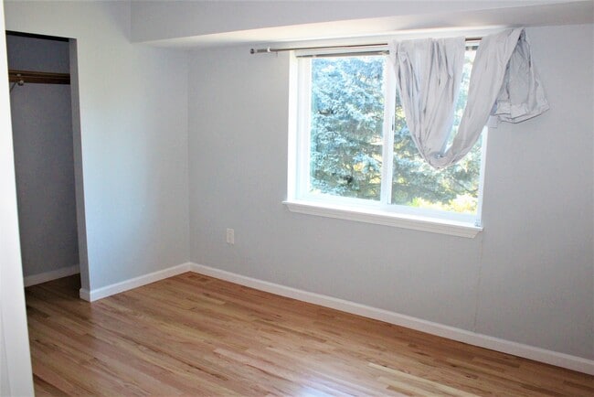 Building Photo - 321 Keach Ct