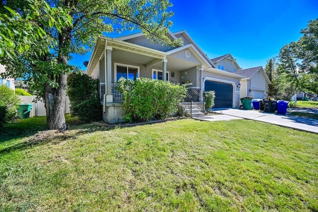 Building Photo - Beautiful Home in West Jordan!