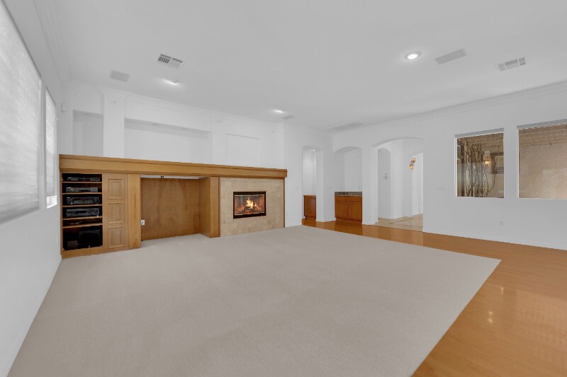 Building Photo - 10390 Stanberry Ave
