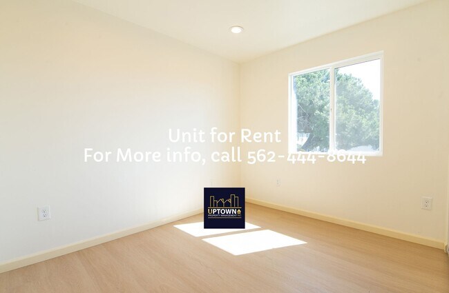 Building Photo - Townhome - 3 Bedrooms-2.5 Baths - Los Ange...