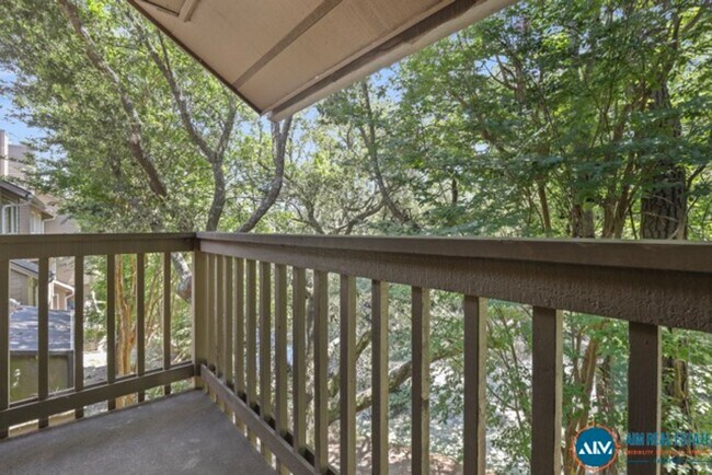 Building Photo - JUST REDUCED + NEW MOVE-IN SPECIAL Save $3...