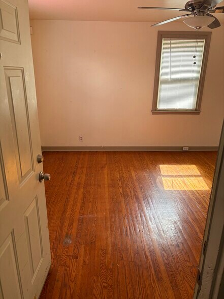 Building Photo - 1621 Murdoch Rd