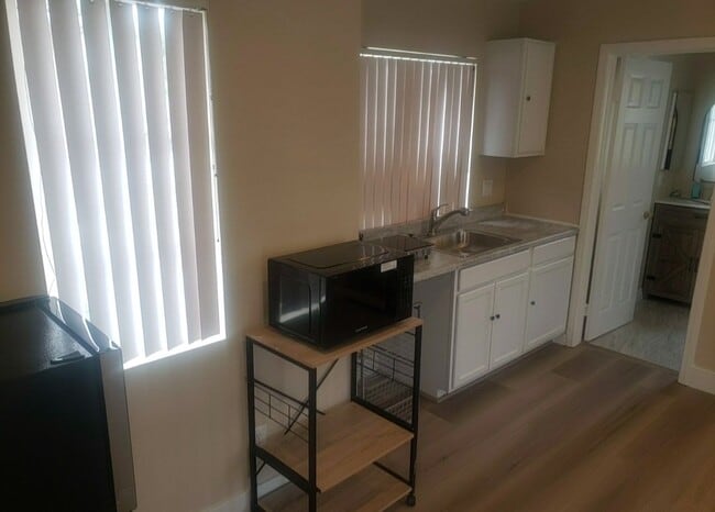Building Photo - 4421 Vereda Luna Llena