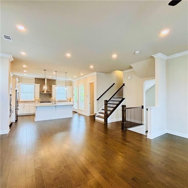 Building Photo - 657 SUMMIT HILL Way