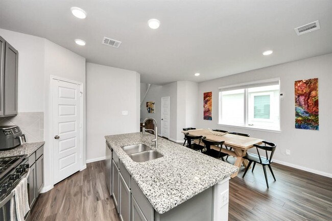 Building Photo - 2473 Carp Dr