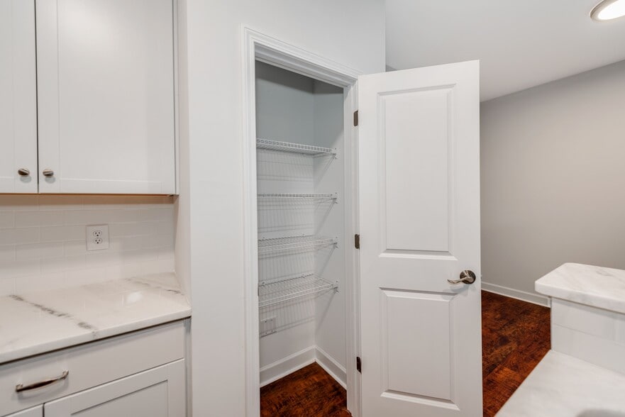 Building Photo - 910 N Ransom St