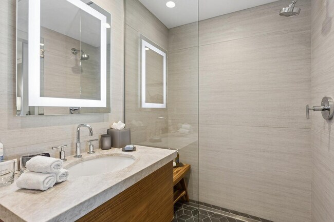 Building Photo - 5455 E Lincoln Dr