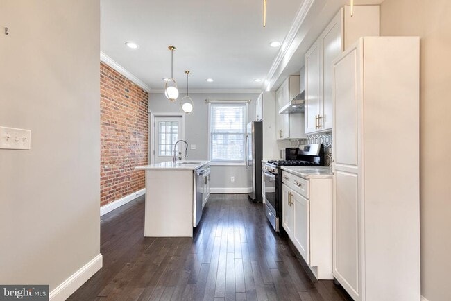 Building Photo - 635 S Lehigh St