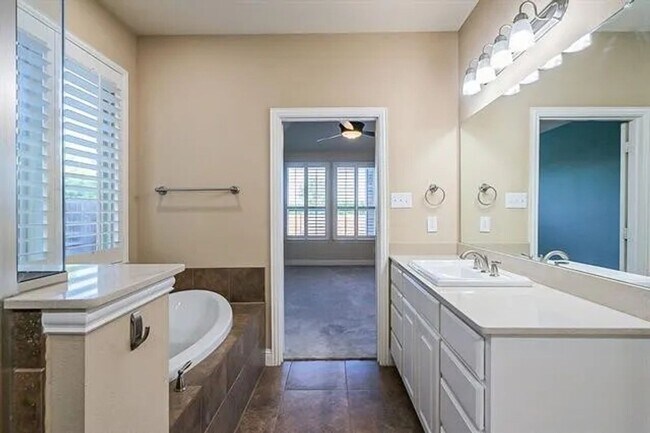 Building Photo - Entertainer's Home in Forney!