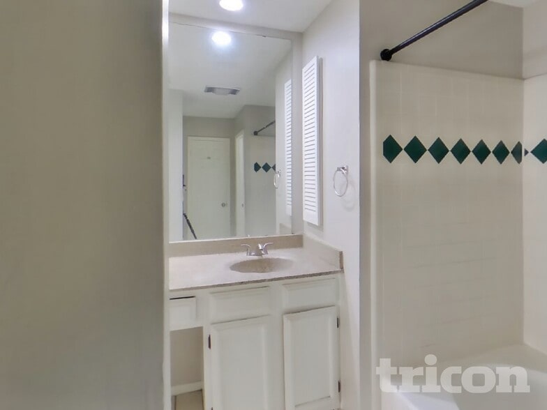 Building Photo - 9302 Points Edge