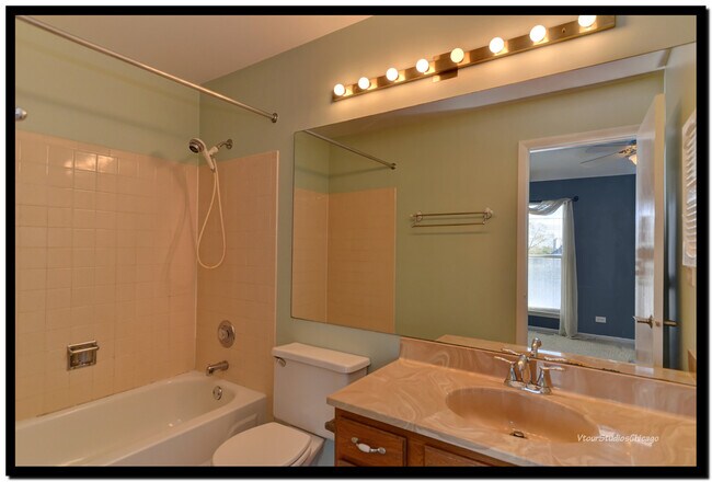 Building Photo - 1519 Darien Lake Dr