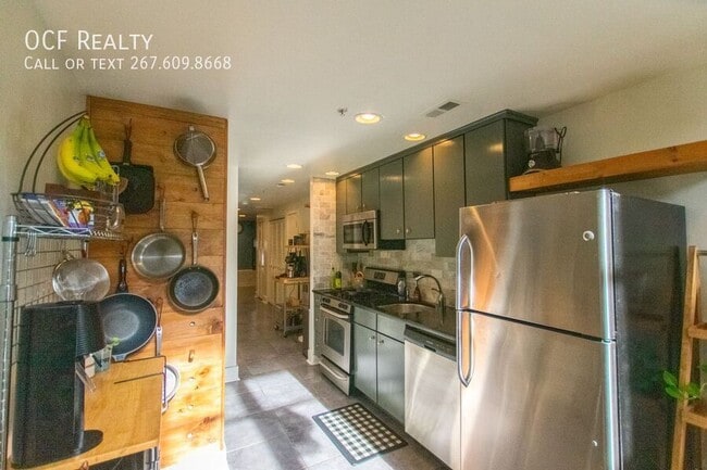 Building Photo - 1814 Christian St