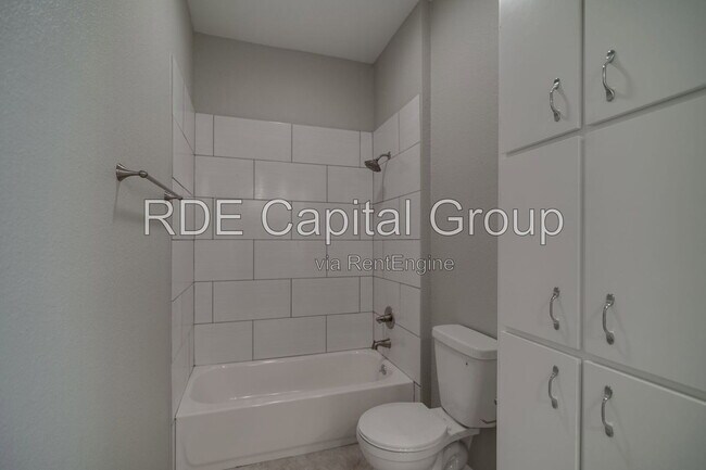 Building Photo - 3025 Sappington Pl