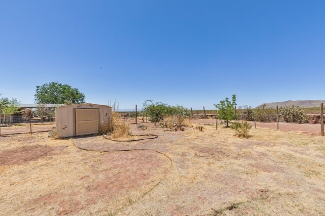 Building Photo - Private 3 bedroom, 1 bath with Large Fenced-in Backyard