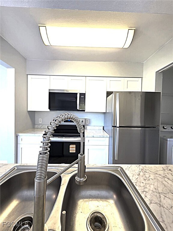 Building Photo - 2925 Winkler Ave