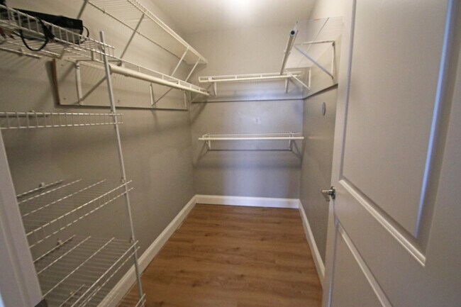 Building Photo - 1613 Silverstone Dr