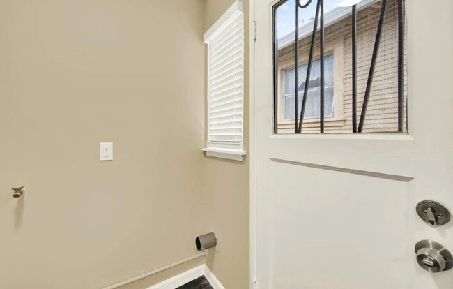 Building Photo - Single Family Home Available Now!!