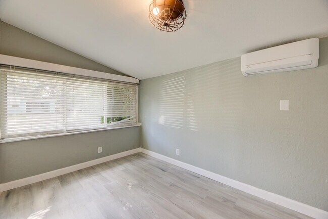 Building Photo - 1317 SW 31st St