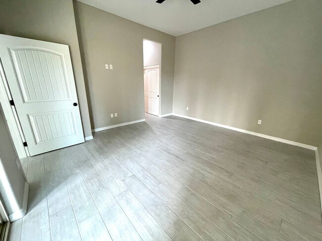 Building Photo - Beautiful 3 Bedroom Home on Desert Lakes Golf Course!