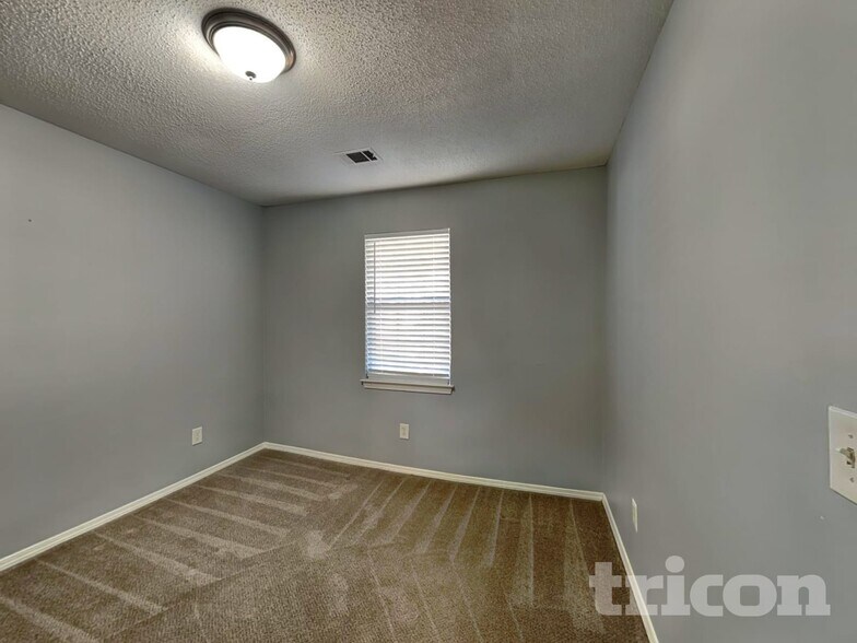 Building Photo - 85 Brandon Dr