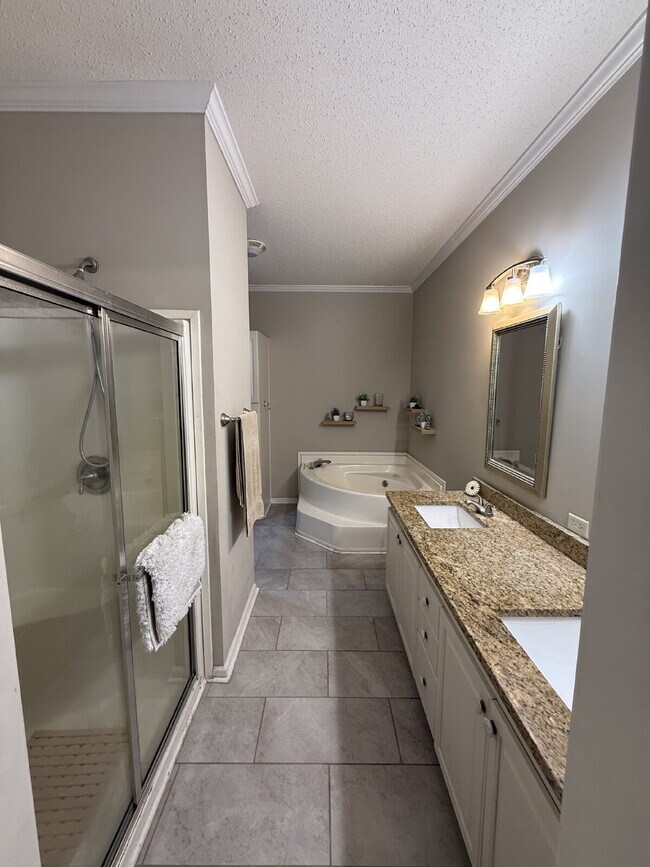 Building Photo - "Charming 4-Bedroom Sanctuary with 2 Full Baths in Beaufort – Spacious 2106 Sq Ft Haven!"