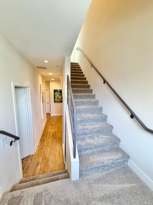 Building Photo - Furnished 3-BR/3-BA Townhouse w/ Giant Roof deck, 2-Car Garage, EV Hookup