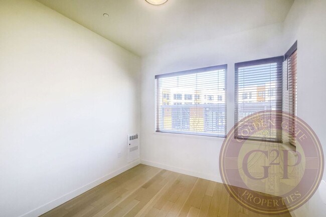 Building Photo - SF Shipyard - 3 BR, 2.5 BA Townhouse 1,634...