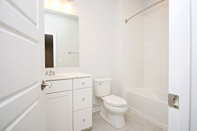 Building Photo - Avinity Townhome With Main Level Bedroom