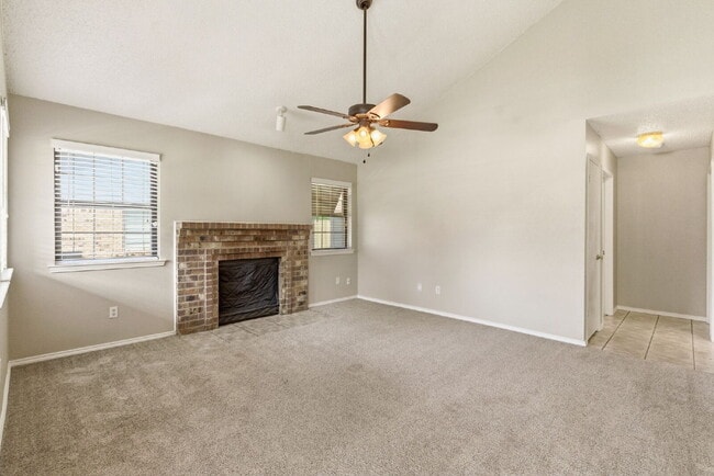 Building Photo - "Bright and Spacious 2-1 Duplex with Flexible Loft Space in Prime Keller Location!"