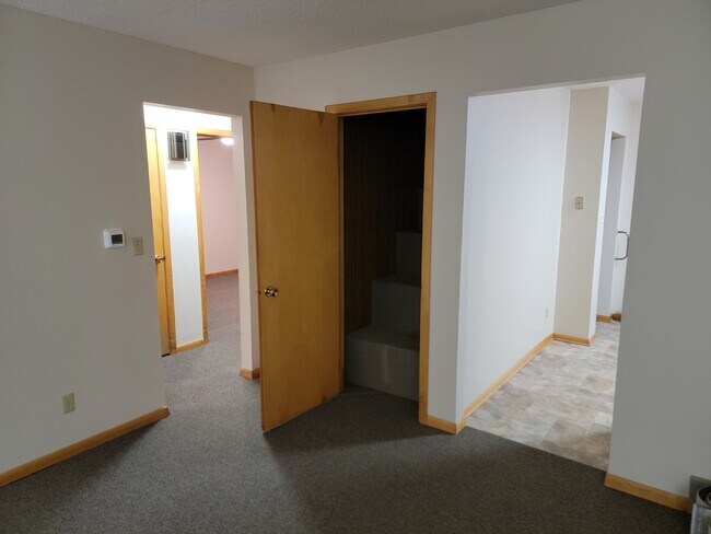 Livingroom to hallway, storage closet & kitchen - 1479 Redfield St