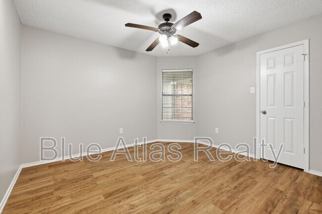 Building Photo - 6526 Aires Dr