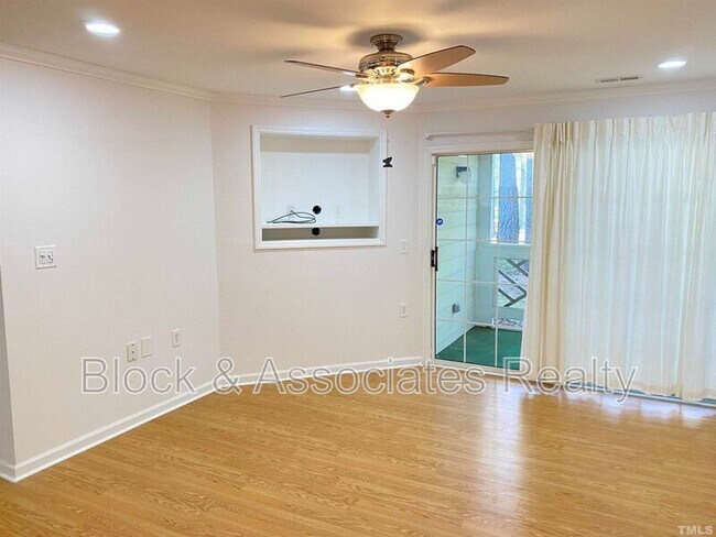 Building Photo - 1002 Kingswood Dr