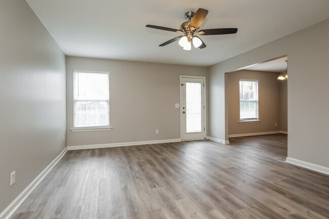 Building Photo - 105 Berele Shepsele Ln