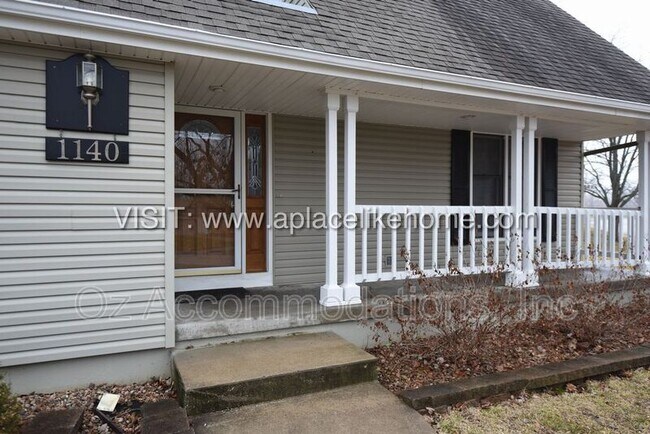Building Photo - 1140 SW Huntington Rd