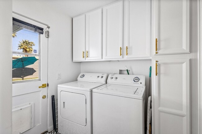 Building Photo - Desert Xscape - Pool, Jacuzzi, and Pet Friendly! (Monthly Only - No Long Term)