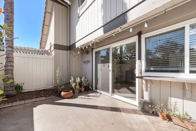 Building Photo - 11487 Matinal Cir