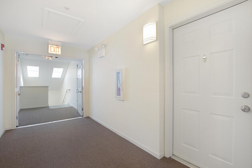 Building Photo - 670 Mill Cir