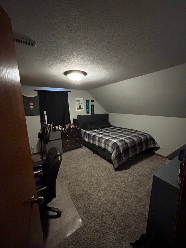 Building Photo - 1208 N 4th St