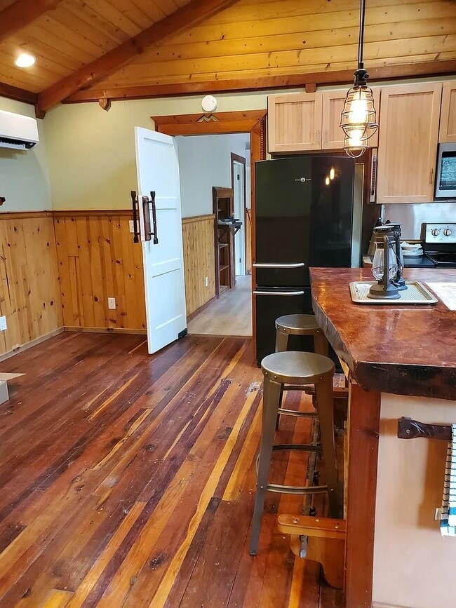 Building Photo - Welcome Home to Karas Lane. In the Country...