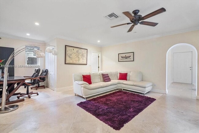 Building Photo - 800 SW 12th Ave