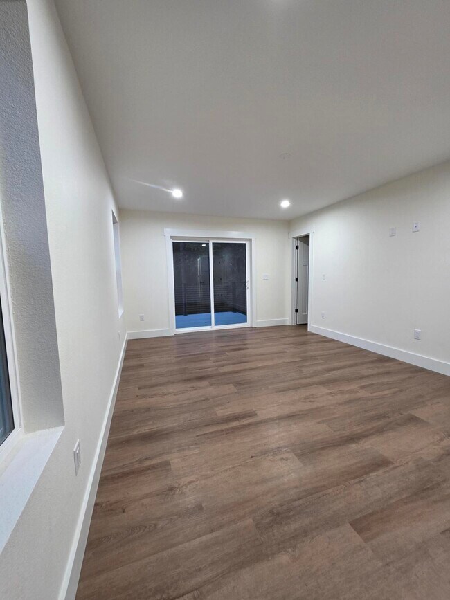 Building Photo - 4699 Meadow Lake Dr