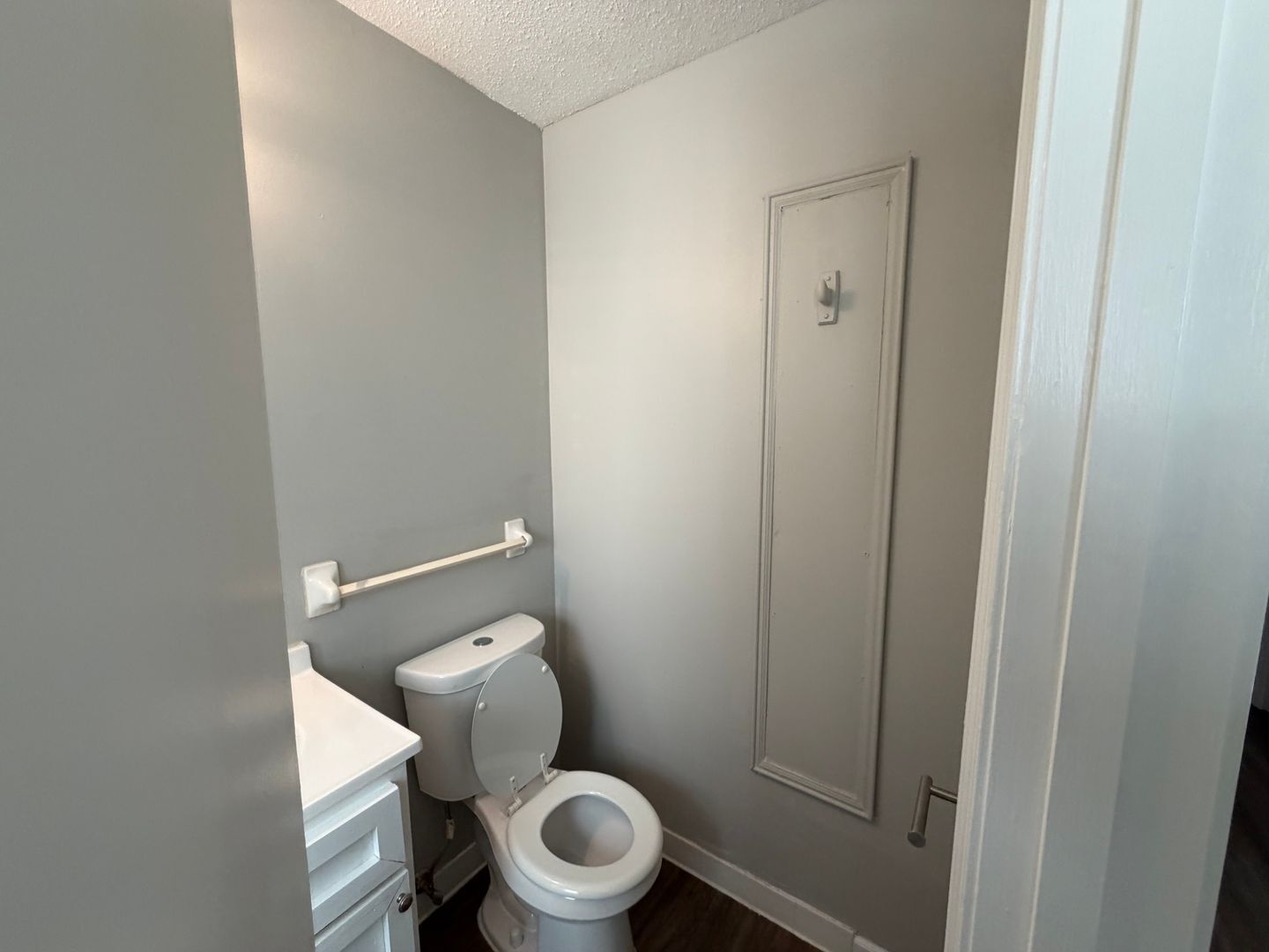 Building Photo - 6360 Greenbriar Dr